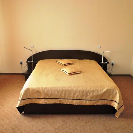 Hotel Andrei Cîmpia Turzii エクステリア 写真