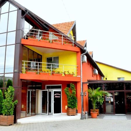 Hotel Andrei Cîmpia Turzii エクステリア 写真