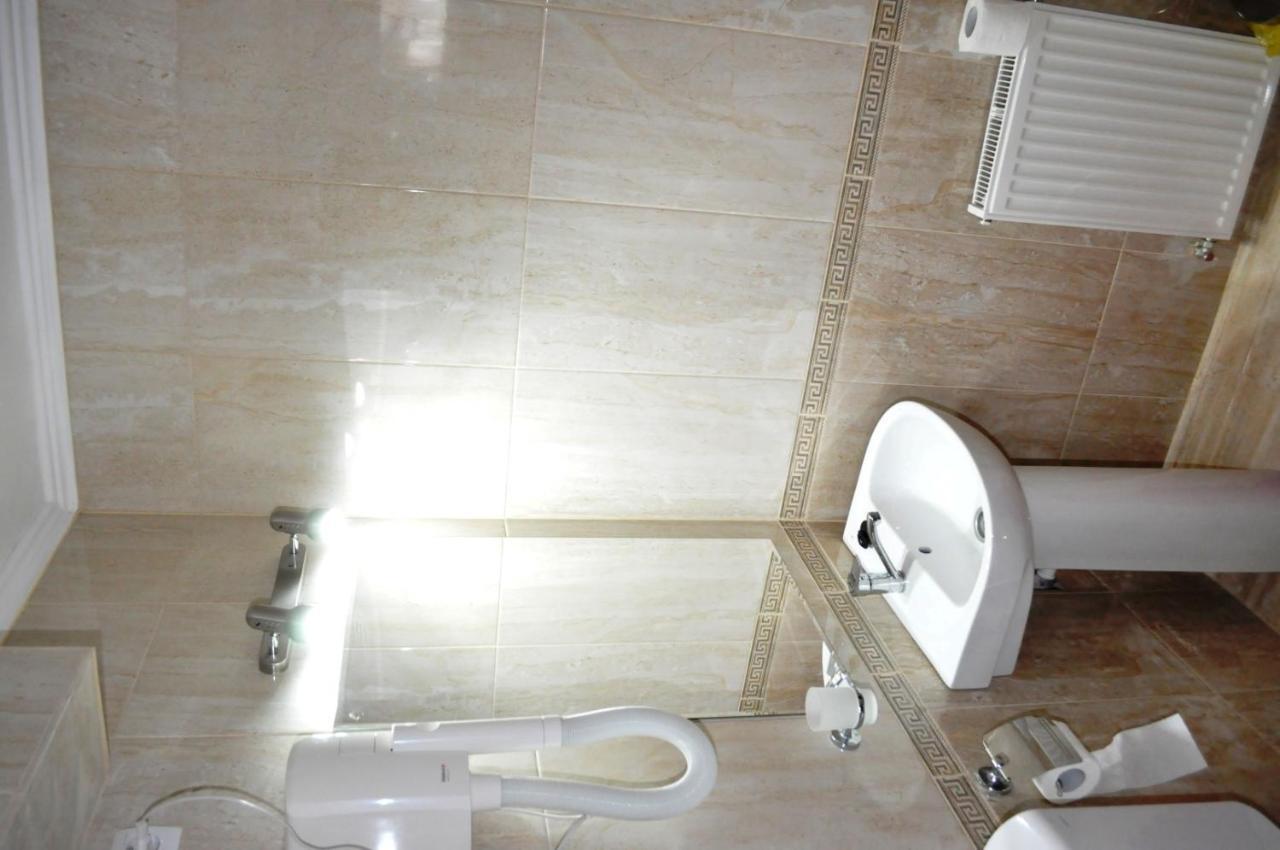 Hotel Andrei Cîmpia Turzii エクステリア 写真