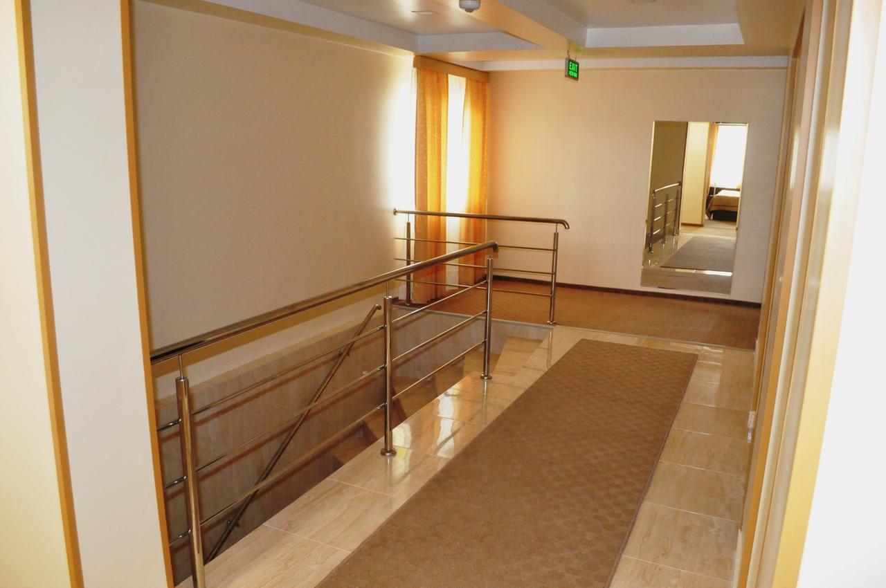 Hotel Andrei Cîmpia Turzii エクステリア 写真
