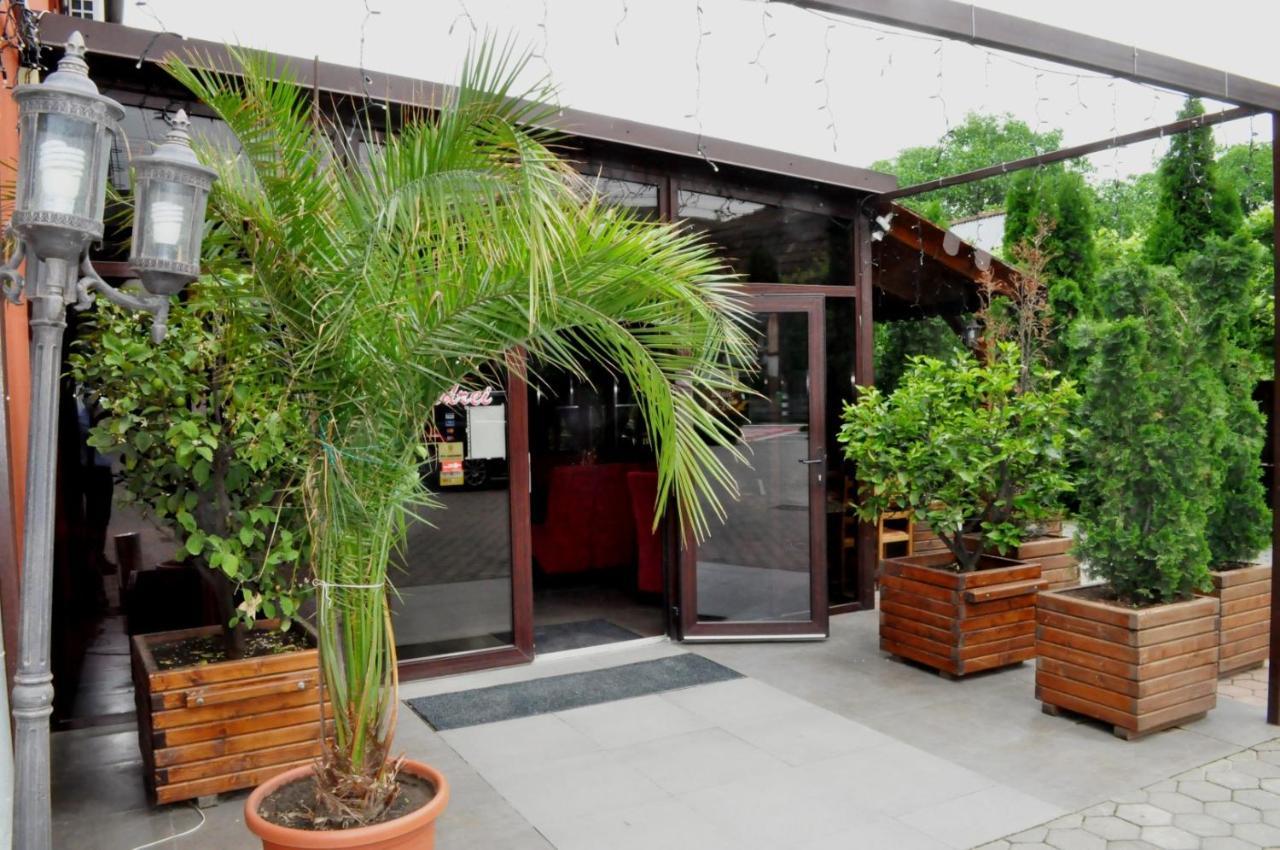 Hotel Andrei Cîmpia Turzii エクステリア 写真
