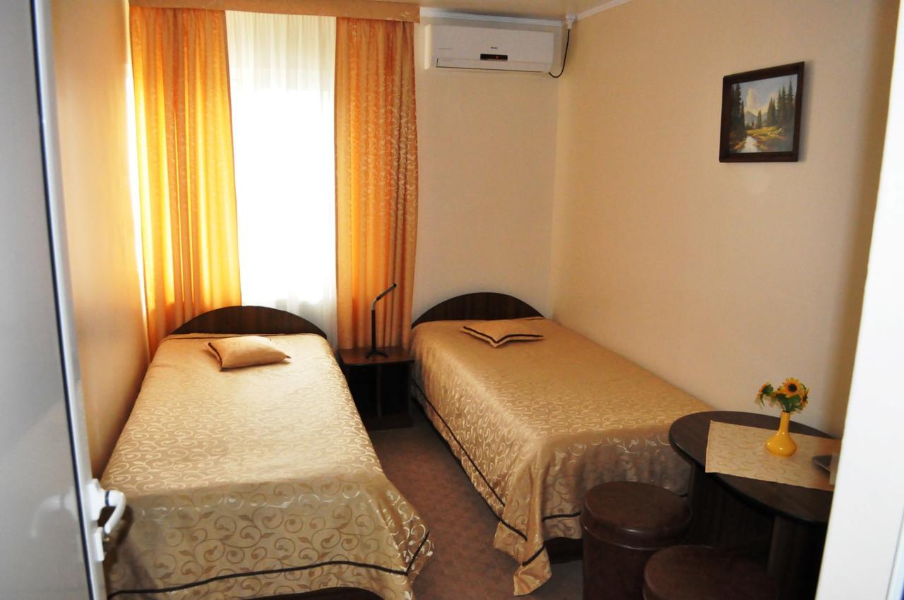 Hotel Andrei Cîmpia Turzii エクステリア 写真