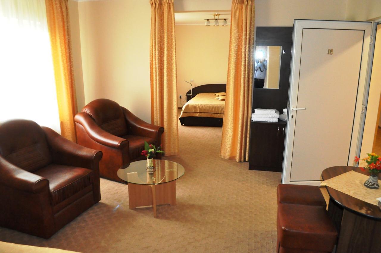 Hotel Andrei Cîmpia Turzii エクステリア 写真