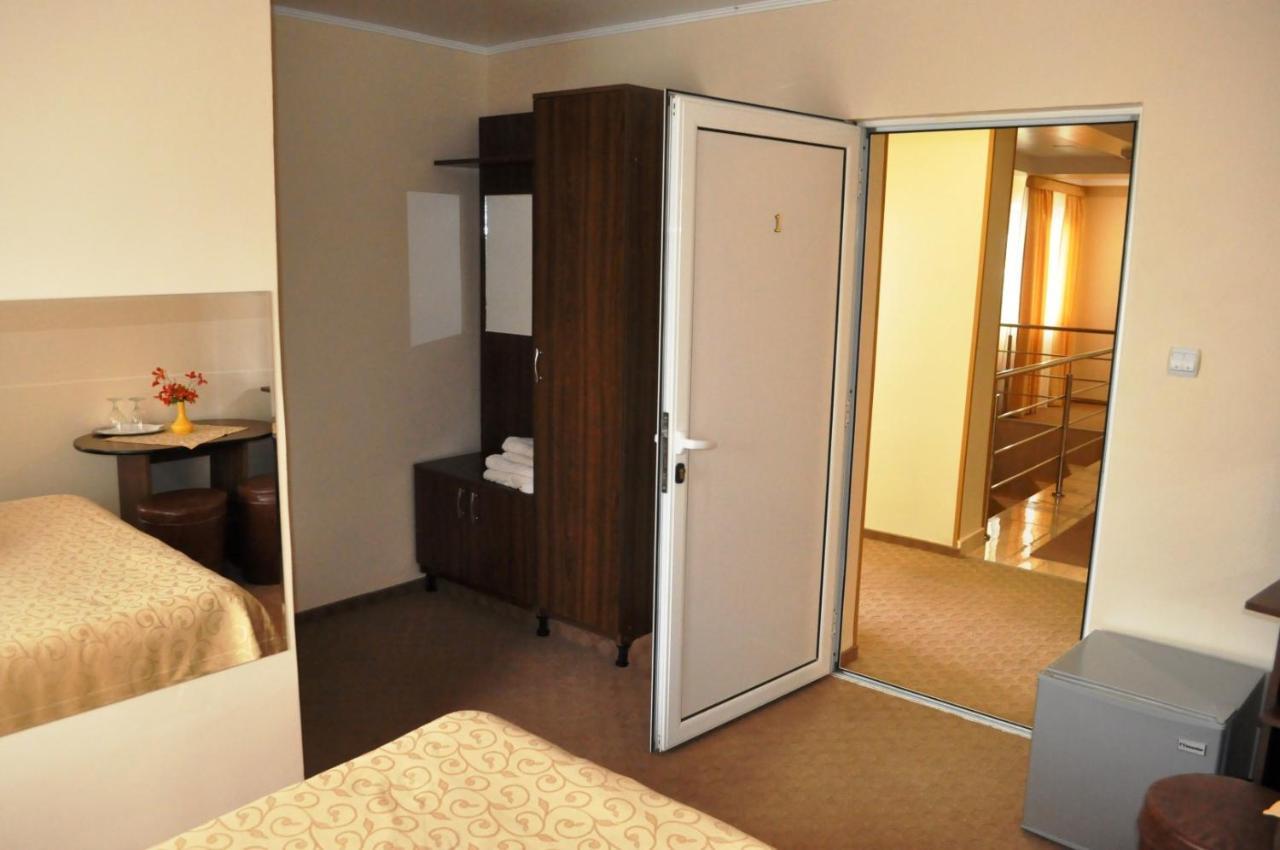 Hotel Andrei Cîmpia Turzii エクステリア 写真