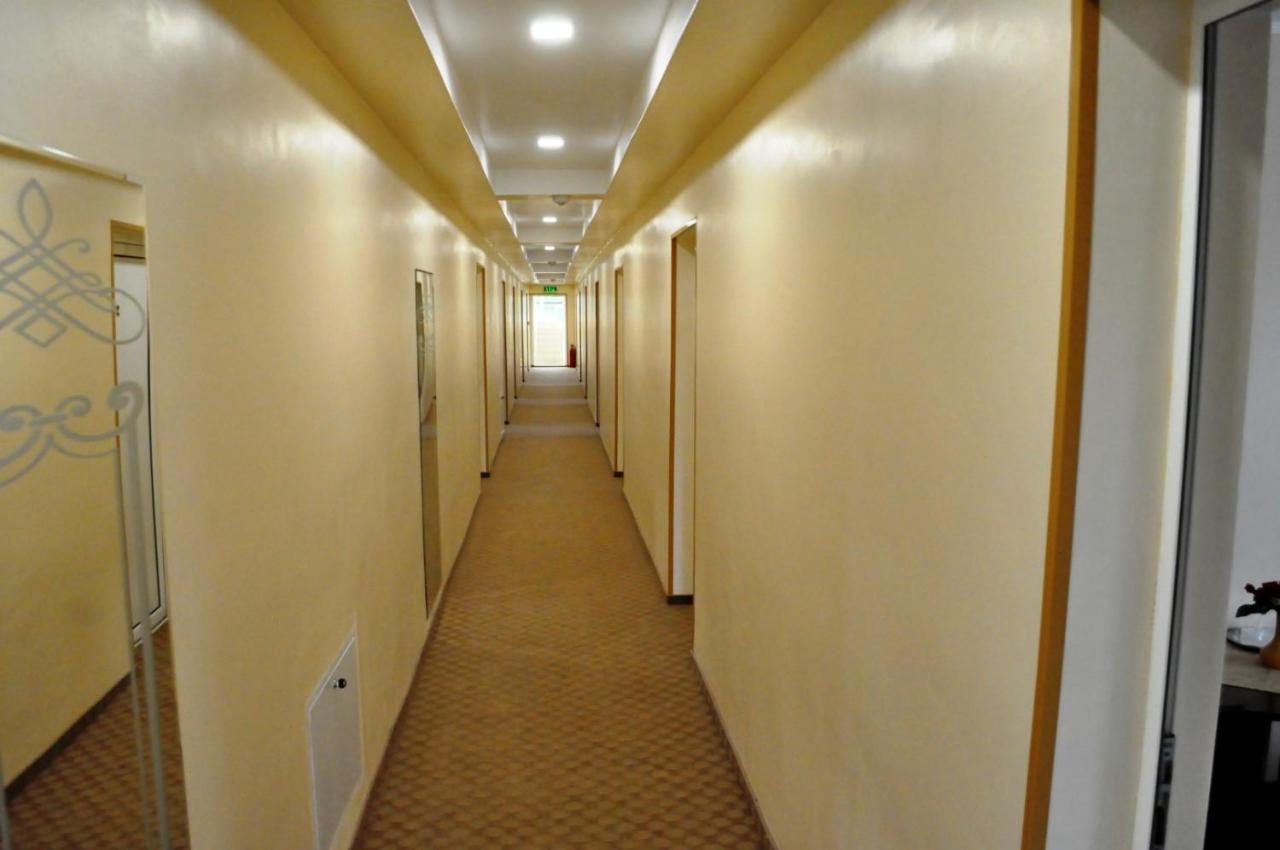 Hotel Andrei Cîmpia Turzii エクステリア 写真