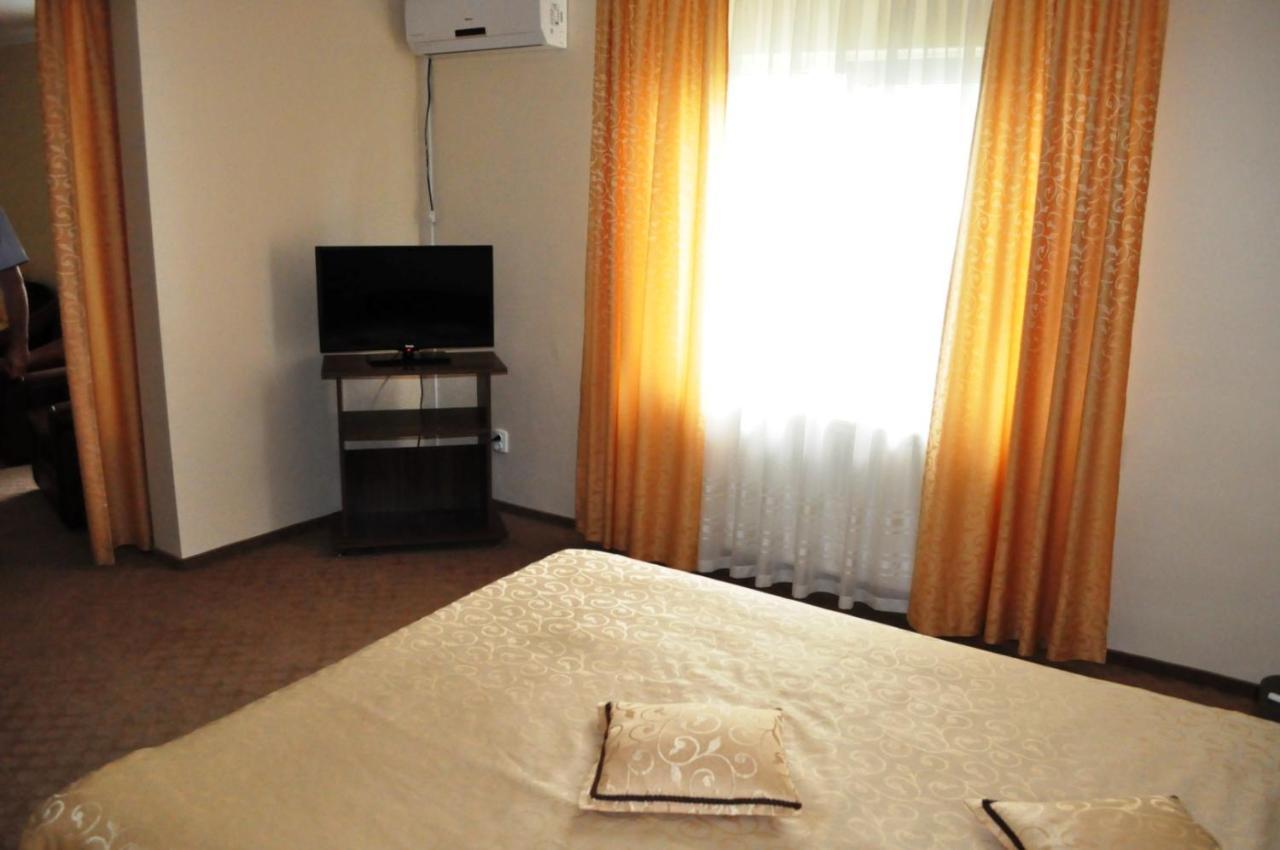 Hotel Andrei Cîmpia Turzii エクステリア 写真