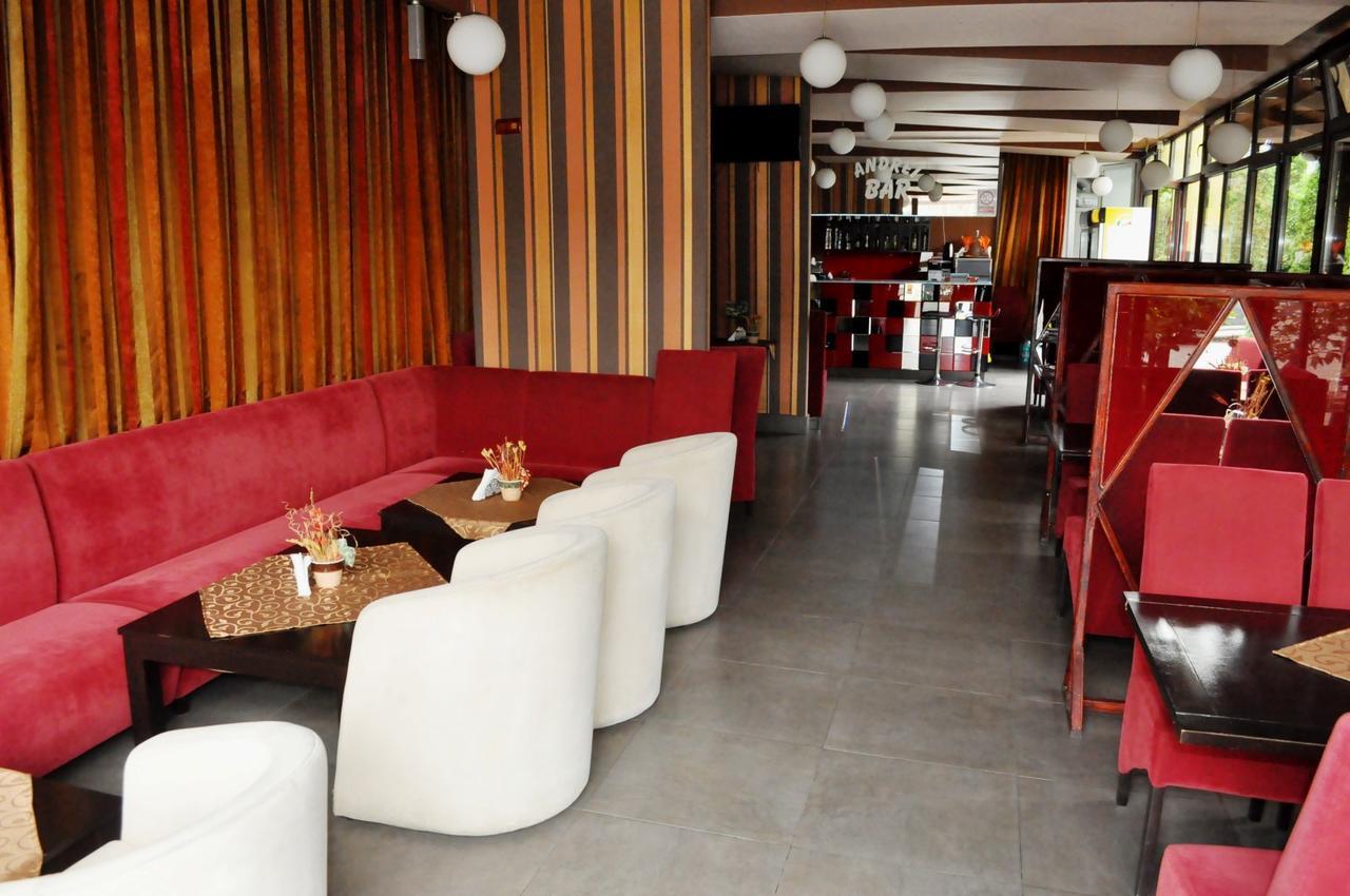 Hotel Andrei Cîmpia Turzii エクステリア 写真